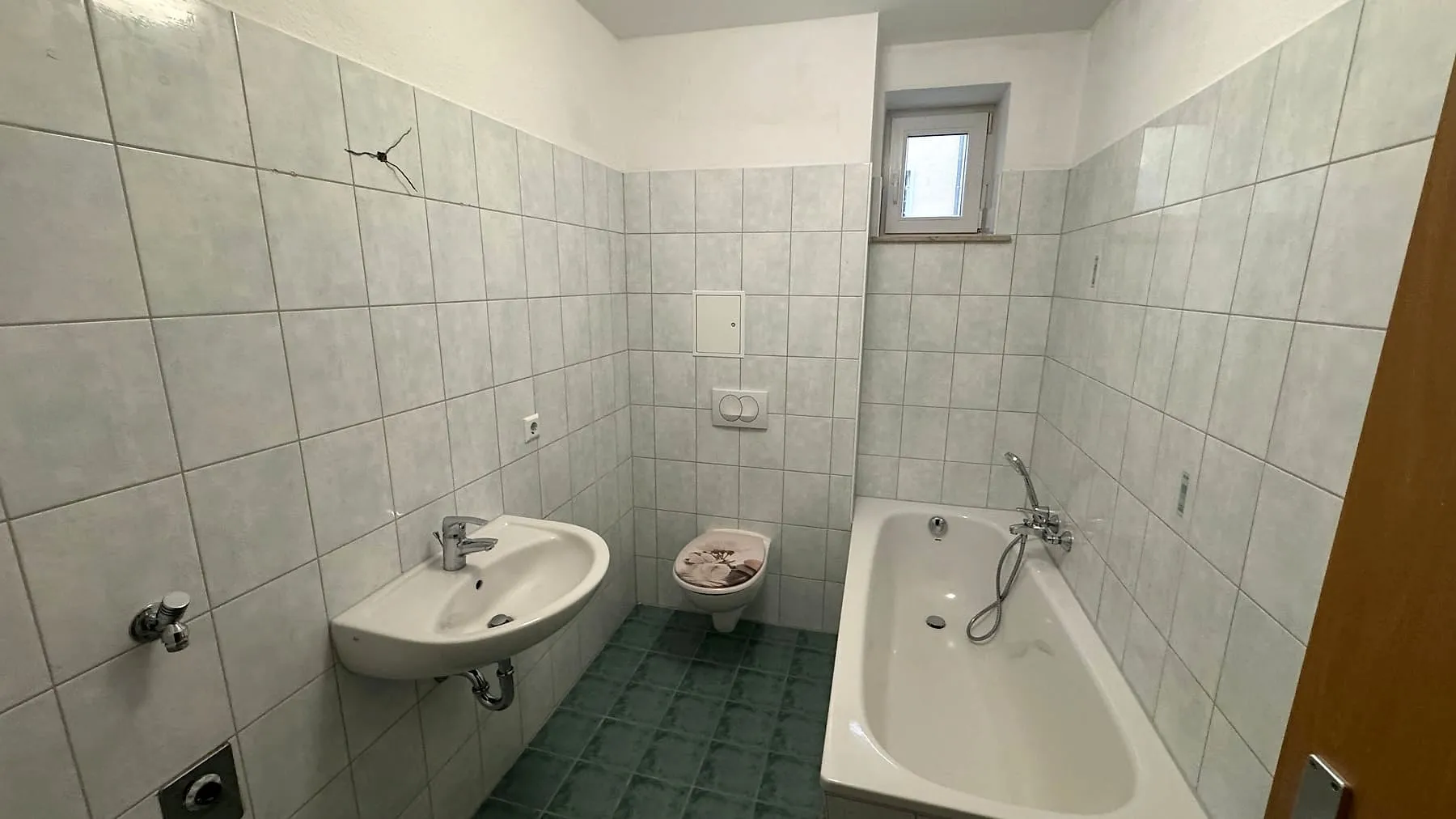 Bad mit Badewanne