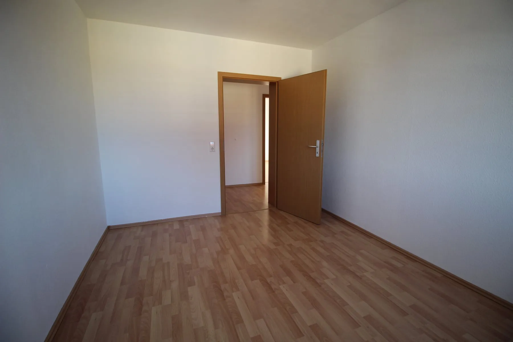 Schlafzimmer mit Laminatboden