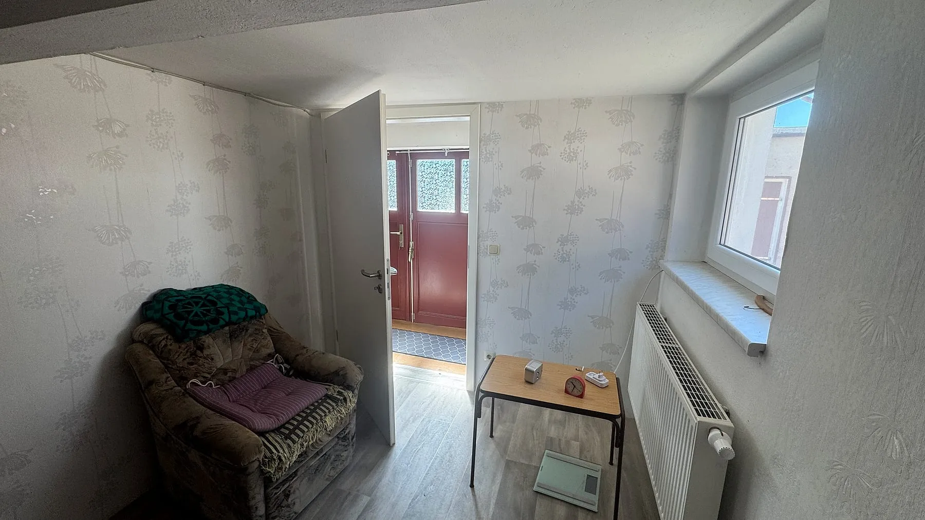 Ebenerdiges, behindertengerechtes Schlafzimmer im Erdgeschoss